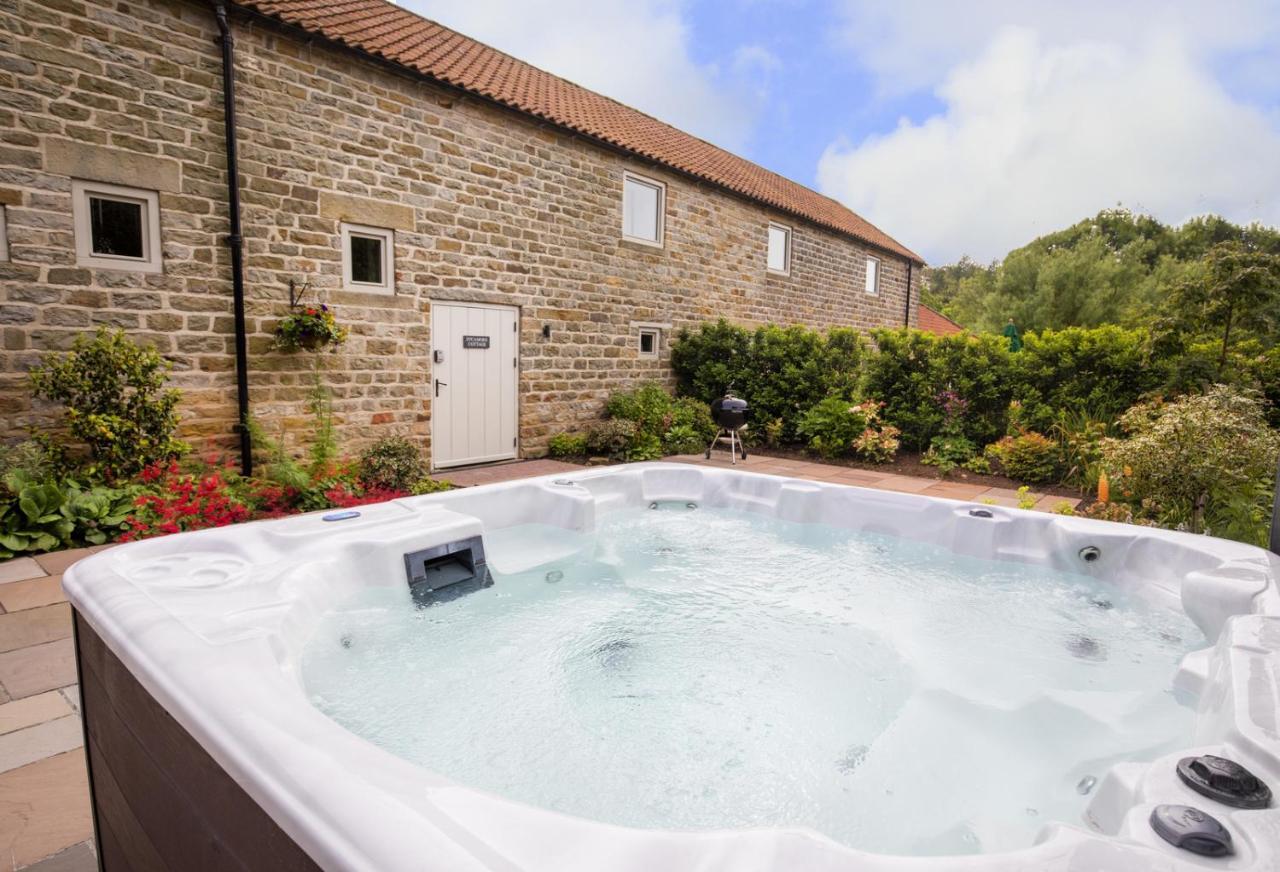 Thirley Cotes Farm Cottages スカーバラ エクステリア 写真