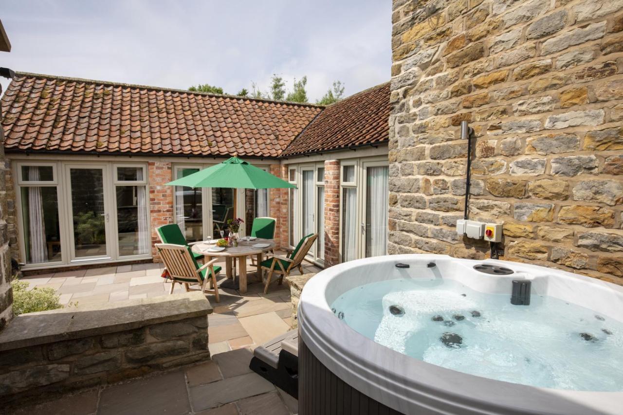 Thirley Cotes Farm Cottages スカーバラ エクステリア 写真
