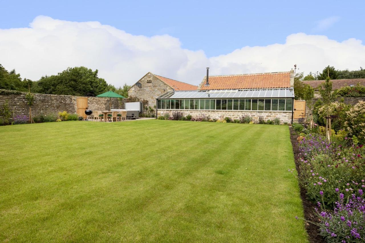 Thirley Cotes Farm Cottages スカーバラ エクステリア 写真